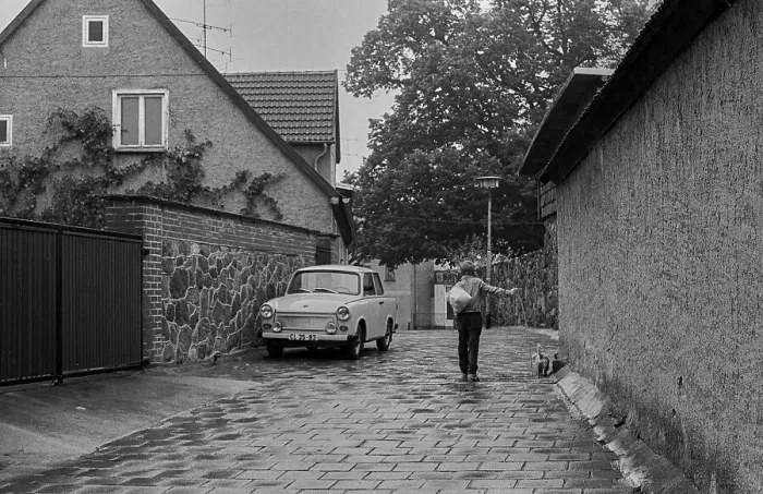 Framed Print : GDR, Feldberg, 15.09.1989, street scene in Feldberg Framed Print : GDR, Feldberg, 15.09.1989, street scene in Feldberg