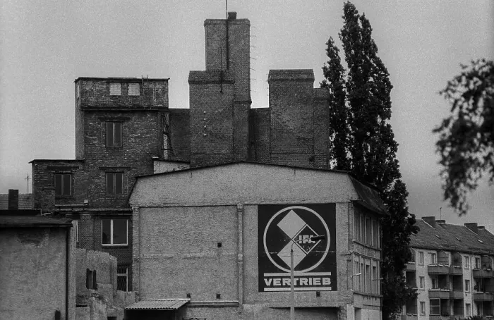 Framed Print : GDR, Halberstadt, 27.05.1988, building in Halberstadt with advertisement for IFA