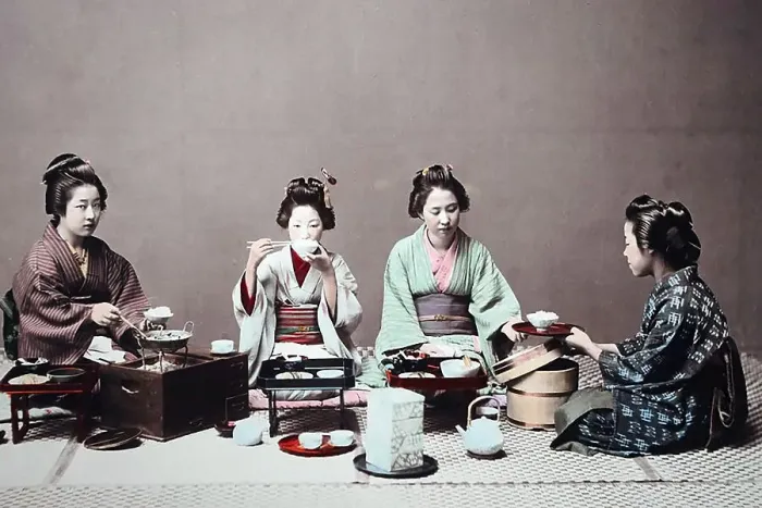 Framed Print : Geishas whilst eating, Japan, Asia Framed Print : Geishas whilst eating, Japan, Asia