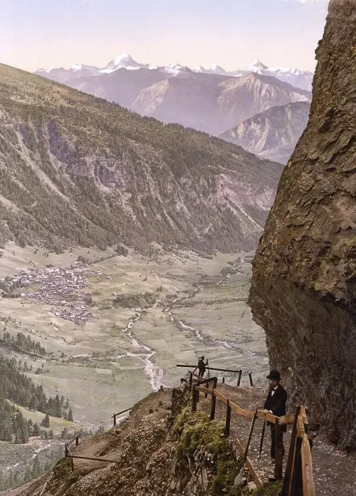 Framed Print : Gemmipass und Leuk im Wallis in der Schweiz  /  Gemmi-Route and Leuk