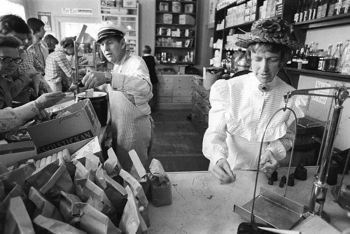 Framed Print : A general store museum in the 1970s. Photograph taken inside a general store, capturing its appearance from 100 years ago, are displayed for the public who shop there