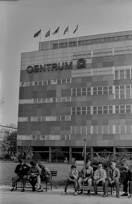 Framed Print : Germany, Berlin, 01.05.1988, Centrum Warenhaus am Ostbahnhof