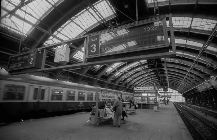 Framed Print : Germany, Berlin, 02.02.1992, Travellers at the main station (Ostbahnhof), Europe Framed Print : Germany, Berlin, 02.02.1992, Travellers at the main station (Ostbahnhof), Europe