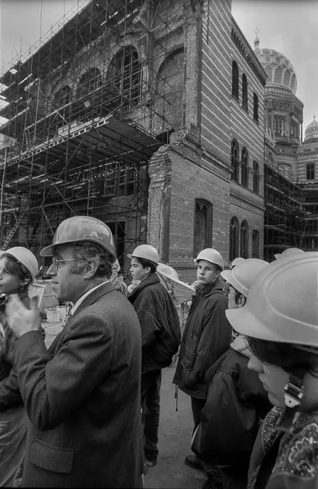 Framed Print : Germany, Berlin, 02.03.1992, Youth consecrations visit the New Synagogue under construction in Oranienburger Strasse, (left: Dr Hermann Simon - Director of the New Synagogue Foundation Berlin), Europe