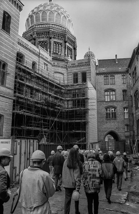 Framed Print : Germany, Berlin, 02.03.1992, Youth consecrations visit the New Synagogue under construction in Oranienburger Strasse, Europe