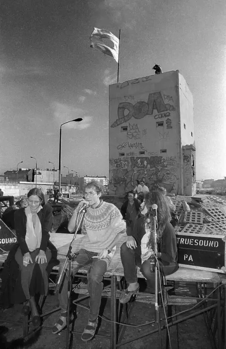 Framed Print : Germany, Berlin, 03. 10. 1990, foundation of the Autonomous Republic of Utopia