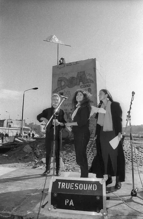 Framed Print : Germany, Berlin, 03. 10. 1990, foundation of the Autonomous Republic of Utopia