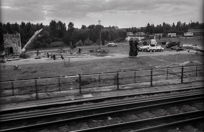 Framed Print : Germany, Berlin, 03.09.1992, view of the Spreebogen from the S-Bahn