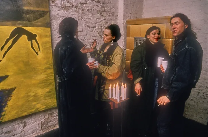 Framed Print : Germany, Berlin, 03.11.1991, Vernissage in the gallery Knaack 90