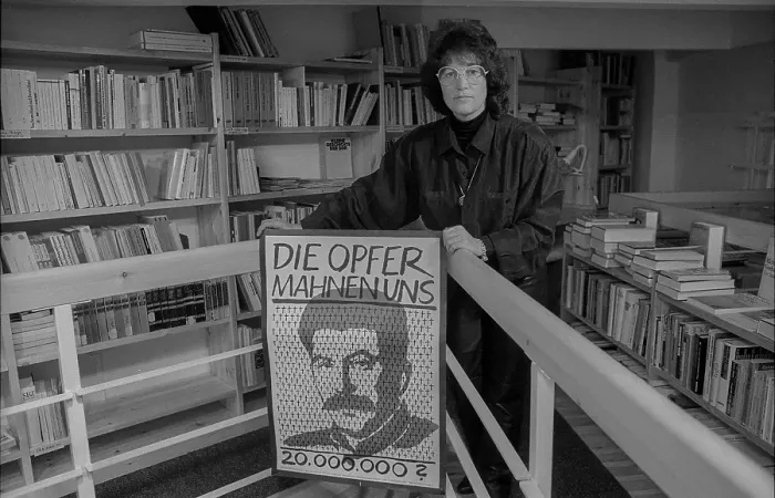 Framed Print : Germany, Berlin, 03.12.1991, Ursula Popiolek, Memorial Library: Victims of Stalinism, Europe
