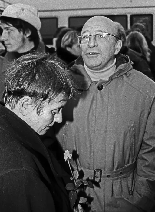 Framed Print : Germany, Berlin, 04. 11. 1990 (commemorative) demonstration on 4 November ('89) Framed Print : Germany, Berlin, 04. 11. 1990 (commemorative) demonstration on 4 November ('89)