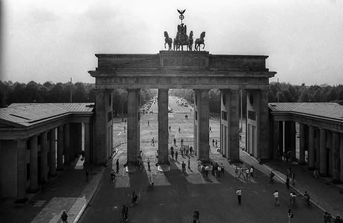 Framed Print : Germany, Berlin, 06.05.1992, Brandenburg Tor Framed Print : Germany, Berlin, 06.05.1992, Brandenburg Tor