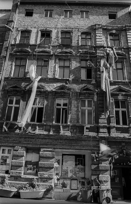 Framed Print : Germany, Berlin, 1 July 1991, Dolls on the facade of the squatted building KULE (Kunst+Leben) in Auguststrasse