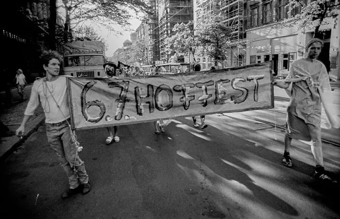 Framed Print : Germany, Berlin, 1.07.1991, the KULE (Kunst+Leben) people are advertising their yard party