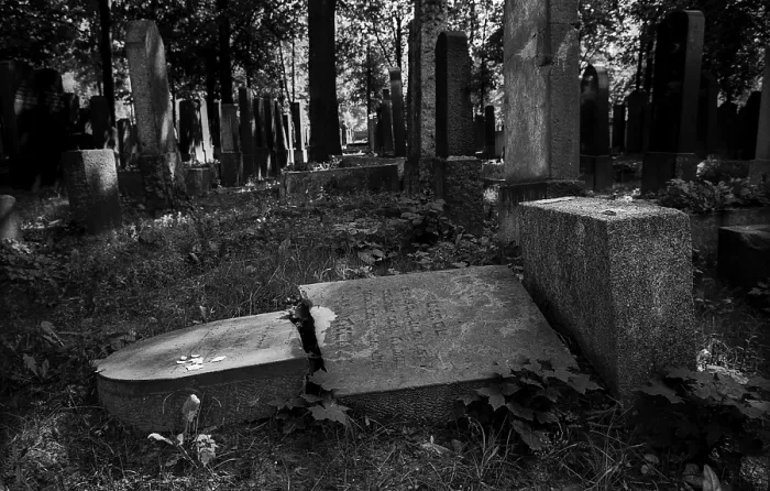 Framed Print : Germany, Berlin, 11.9.1992, cemetery of the Jewish community of Adass Yisroel in Weissensee