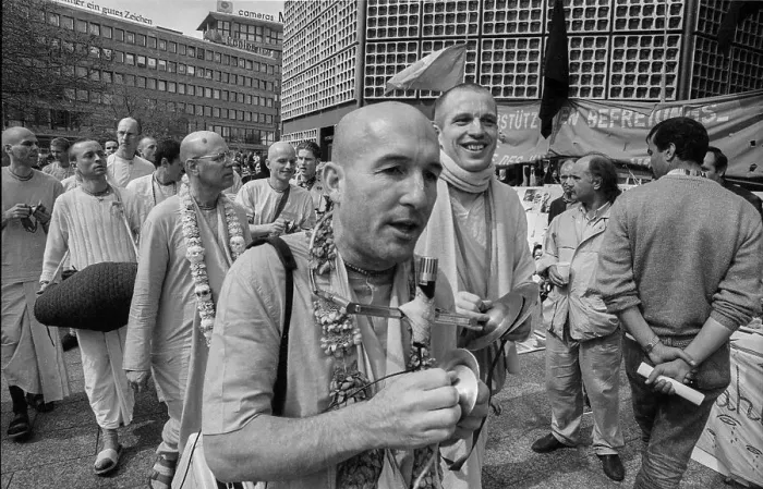 Framed Print : Germany, Berlin, 12.04.1991, Krishna members in front of the Memorial Church