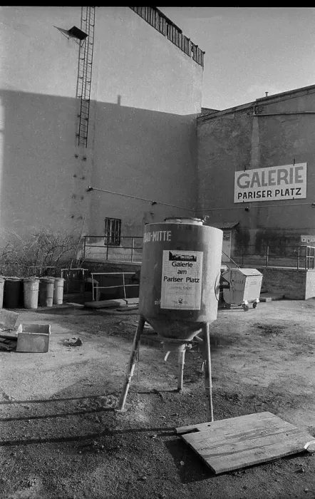 Framed Print : Germany, Berlin, 13.01.1991, Galerie am Pariser Platz