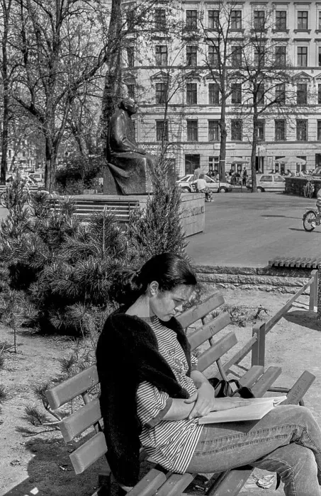 Framed Print : Germany, Berlin, 13.04.1991, Kollwitzplatz
