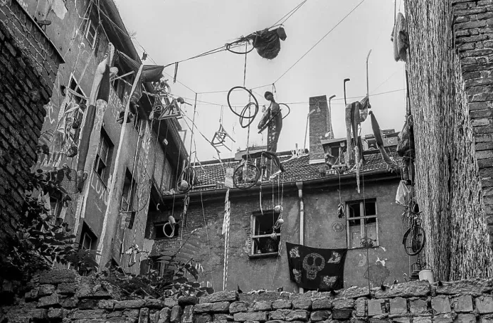 Framed Print : Germany, Berlin, 14.08.1991, backyard of the squatted house Auguststrasse 10