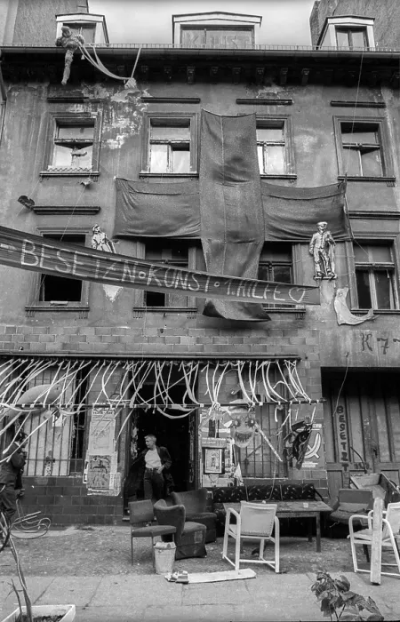 Framed Print : Germany, Berlin, 15 July 1992, squatted house at Kastanienallee 77