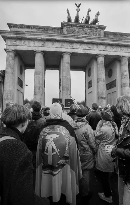 Framed Print : Germany, Berlin, 16 February 1992, DT64 demonstration (against the closure of the station), at the Brandenburg Tor, Europe