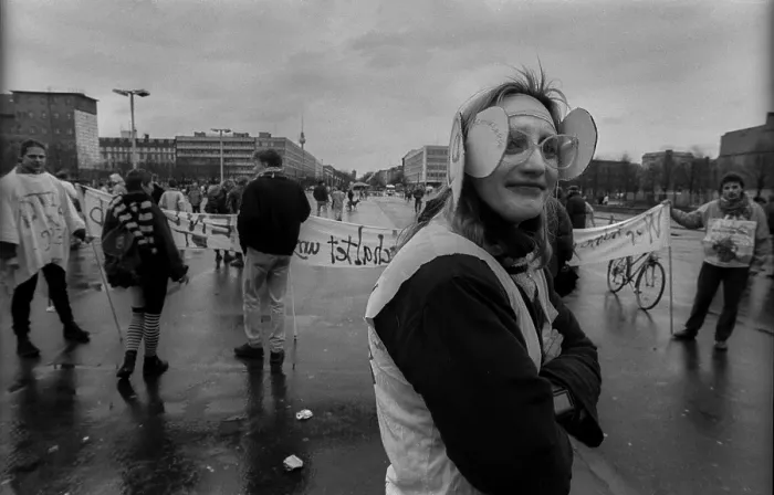 Framed Print : Germany, Berlin, 16 February 1992, DT64 demonstration (against the closure of the station), at the Brandenburg Tor, Europe