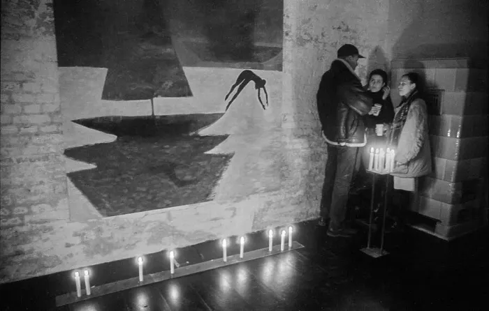 Framed Print : Germany, Berlin, 17.01.1991, Vernissage in the gallery Knaack 90