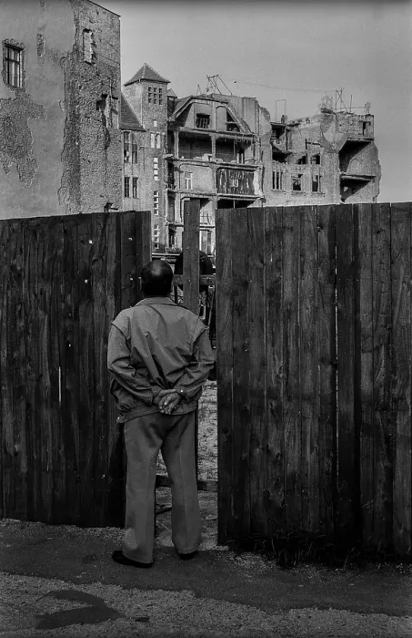 Framed Print : Germany, Berlin, 17.9.1992, man at the fence to the Tacheles area Framed Print : Germany, Berlin, 17.9.1992, man at the fence to the Tacheles area