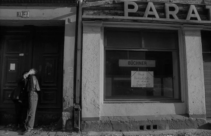 Framed Print : Germany, Berlin, 19.02.1992, Lovers in Tucholskystrasse, PARA, Europe