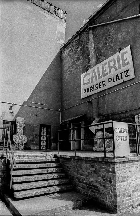 Framed Print : Germany, Berlin, 19.05.1991, Galerie am Pariser Platz Framed Print : Germany, Berlin, 19.05.1991, Galerie am Pariser Platz