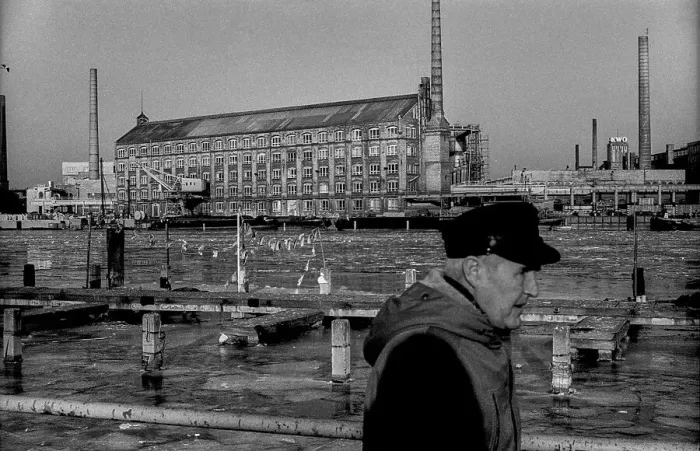 Framed Print : Germany, Berlin, 2 February 1991 Framed Print : Germany, Berlin, 2 February 1991