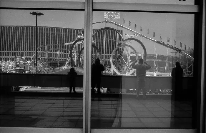 Framed Print : Germany, Berlin, 20.12.1991, Christmas market on Marx-Engels-Platz, roller coaster seen from the Palace of the Republic, Foreign Ministry of the GDR, Europe Framed Print : Germany, Berlin, 20.12.1991, Christmas market on Marx-Engels-Platz, roller coaster seen from the Palace of the Republic, Foreign Ministry of the GDR, Europe