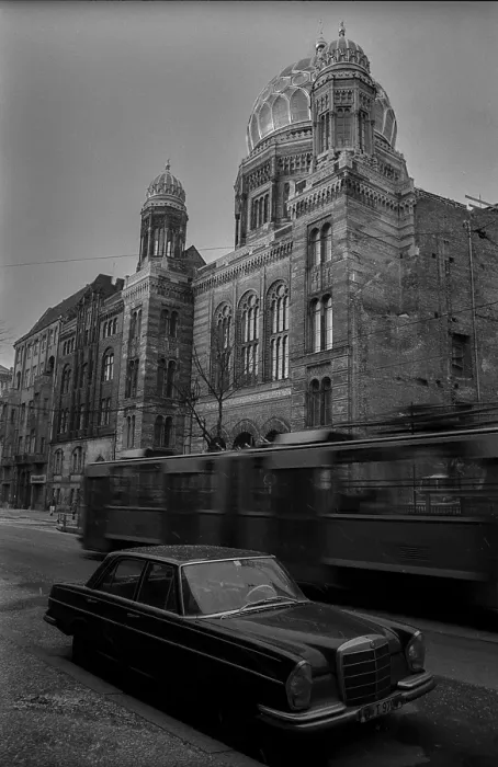 Framed Print : Germany, Berlin, 21.02.1992, Construction site of the New Synagogue, Oranienburger Strasse, with old Mercedes, Europe