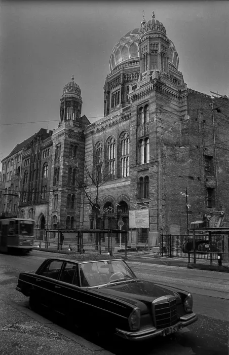 Framed Print : Germany, Berlin, 21.02.1992, Construction site of the New Synagogue, Oranienburger Strasse, with old Mercedes, Europe