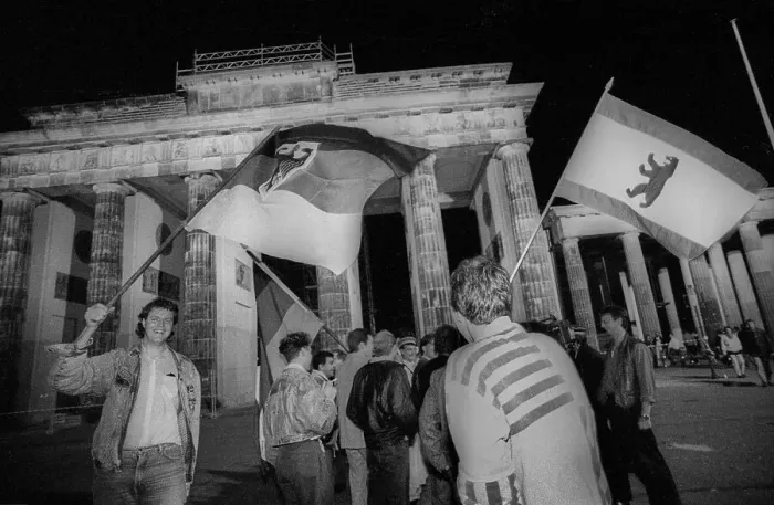 Framed Print : Germany, Berlin, 22 June 1991, the capital decision (for Berlin) is celebrated at the Brandenburg Tor tor