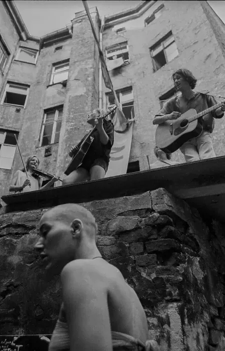Framed Print : Germany, Berlin, 22 June 1991, courtyard party of the squat Auguststrasse 10 Framed Print : Germany, Berlin, 22 June 1991, courtyard party of the squat Auguststrasse 10