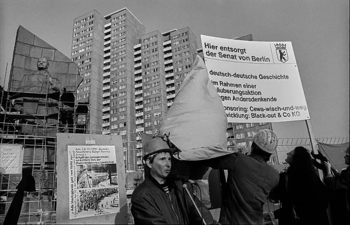 Framed Print : Germany, Berlin, 23 October 1991 Framed Print : Germany, Berlin, 23 October 1991