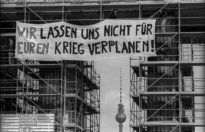 Framed Print : Germany, Berlin, 23 September 1990 Framed Print : Germany, Berlin, 23 September 1990
