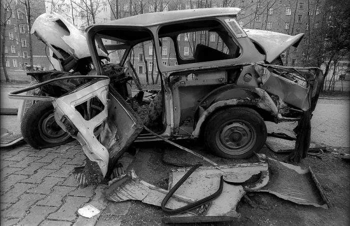 Framed Print : Germany, Berlin, 23.04.1992, Trabant - wreck in Brunnenstrasse