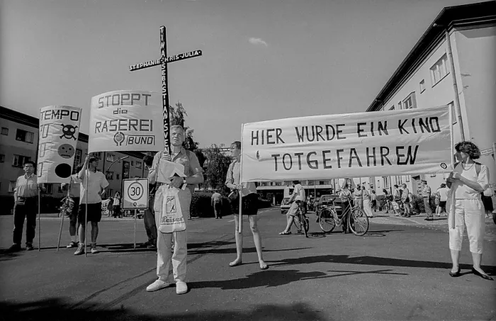 Framed Print : Germany, Berlin, 24 June 1992, demonstration in favour of maintaining the 30 km / h speed limit Framed Print : Germany, Berlin, 24 June 1992, demonstration in favour of maintaining the 30 km / h speed limit