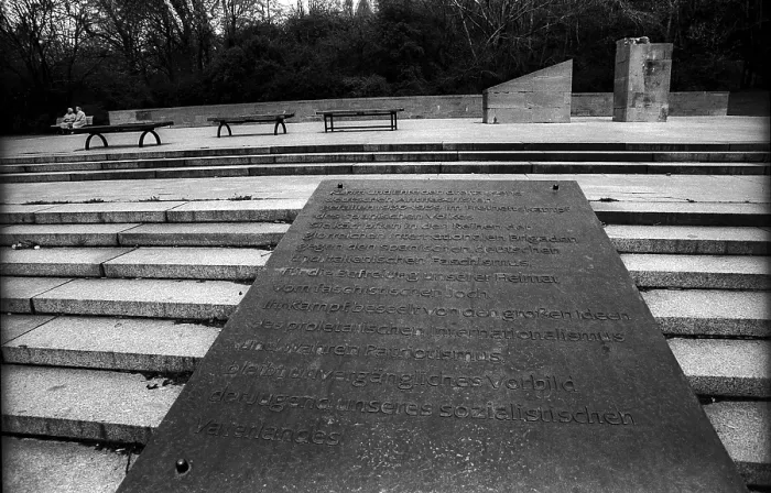 Framed Print : Germany, Berlin, 25 April 1992 Framed Print : Germany, Berlin, 25 April 1992