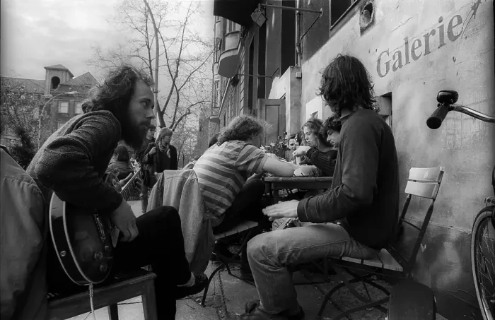 Framed Print : Germany, Berlin, 25.04.1992, Musician in front of Cafe Assel