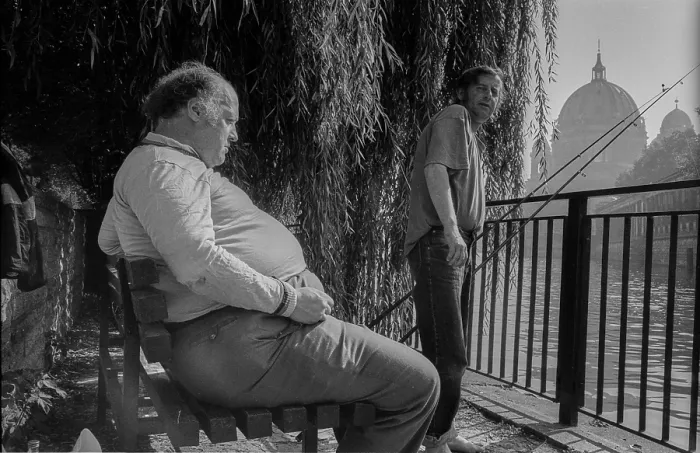 Framed Print : Germany, Berlin, 26.09.1992, autumn on the banks of the Spree