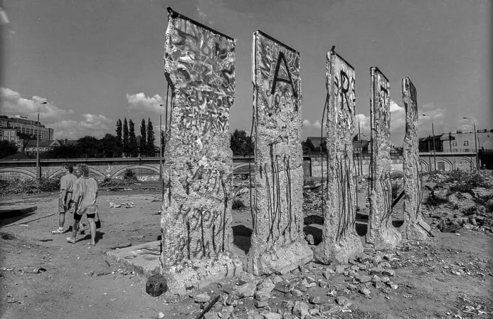 Framed Print : Germany, Berlin, 27.07.1991, Remains of the Wall at the Spreebogen