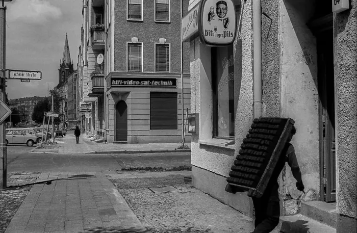 Framed Print : Germany, Berlin, 27.07.1991, Stargarder Strasse  /  corner of Lychener Strasse