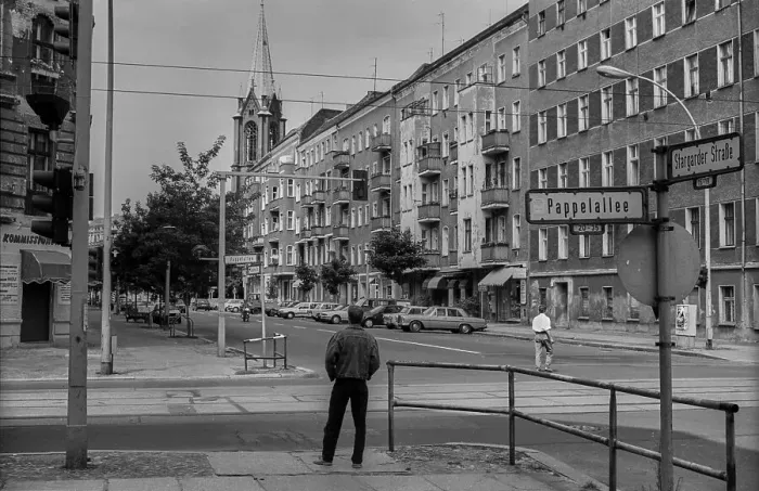 Framed Print : Germany, Berlin, 27.07.1991, Stargarder Strasse  /  Pappelallee