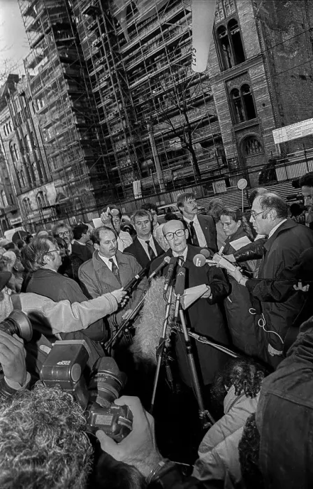 Framed Print : Germany, Berlin, 29.10.1990, Topping-out ceremony of the New Synagogue Berlin in Oranienburger Strasse