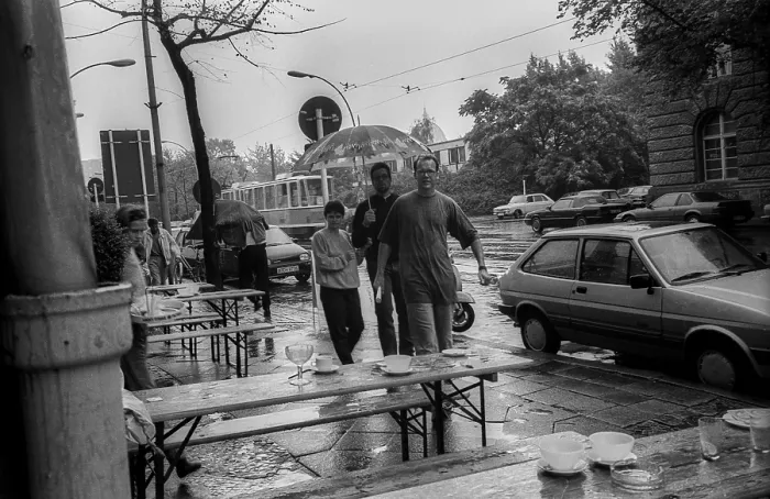 Framed Print : Germany, Berlin, 30.8.1992, in front of Cafe Silberstein when it rains