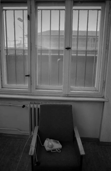 Framed Print : Germany, Berlin, 6 March 1992, Hohenschoenhausen Stasi remand prison, window, telephone, Europe Framed Print : Germany, Berlin, 6 March 1992, Hohenschoenhausen Stasi remand prison, window, telephone, Europe