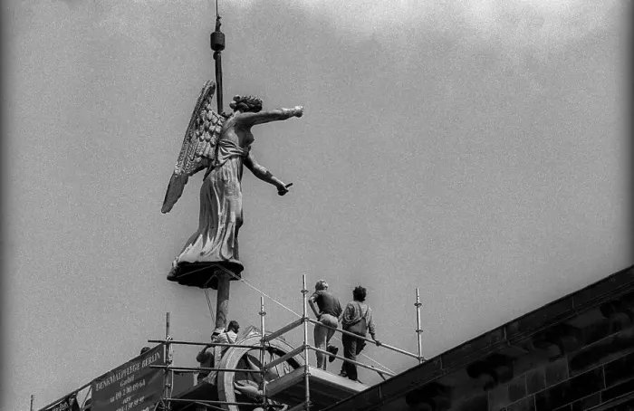 Framed Print : Germany, Berlin, 8 July 1991, the goddess of the Quadriga is placed back on the Brandenburg Tor Framed Print : Germany, Berlin, 8 July 1991, the goddess of the Quadriga is placed back on the Brandenburg Tor